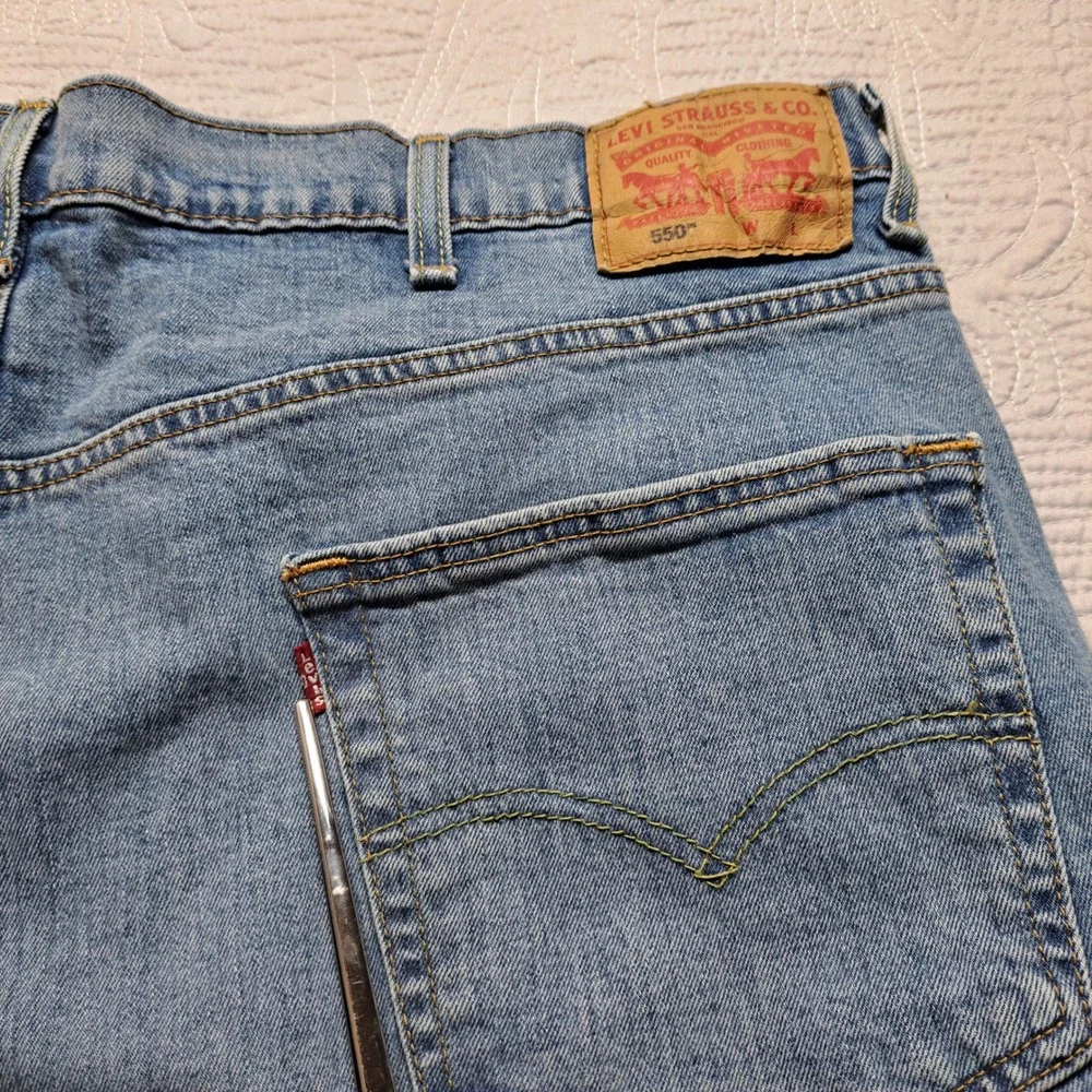Levi's 550 Relaxed Fit Jeans Mens 44x30 Blue Excellent Medium Wash Tapered Leg